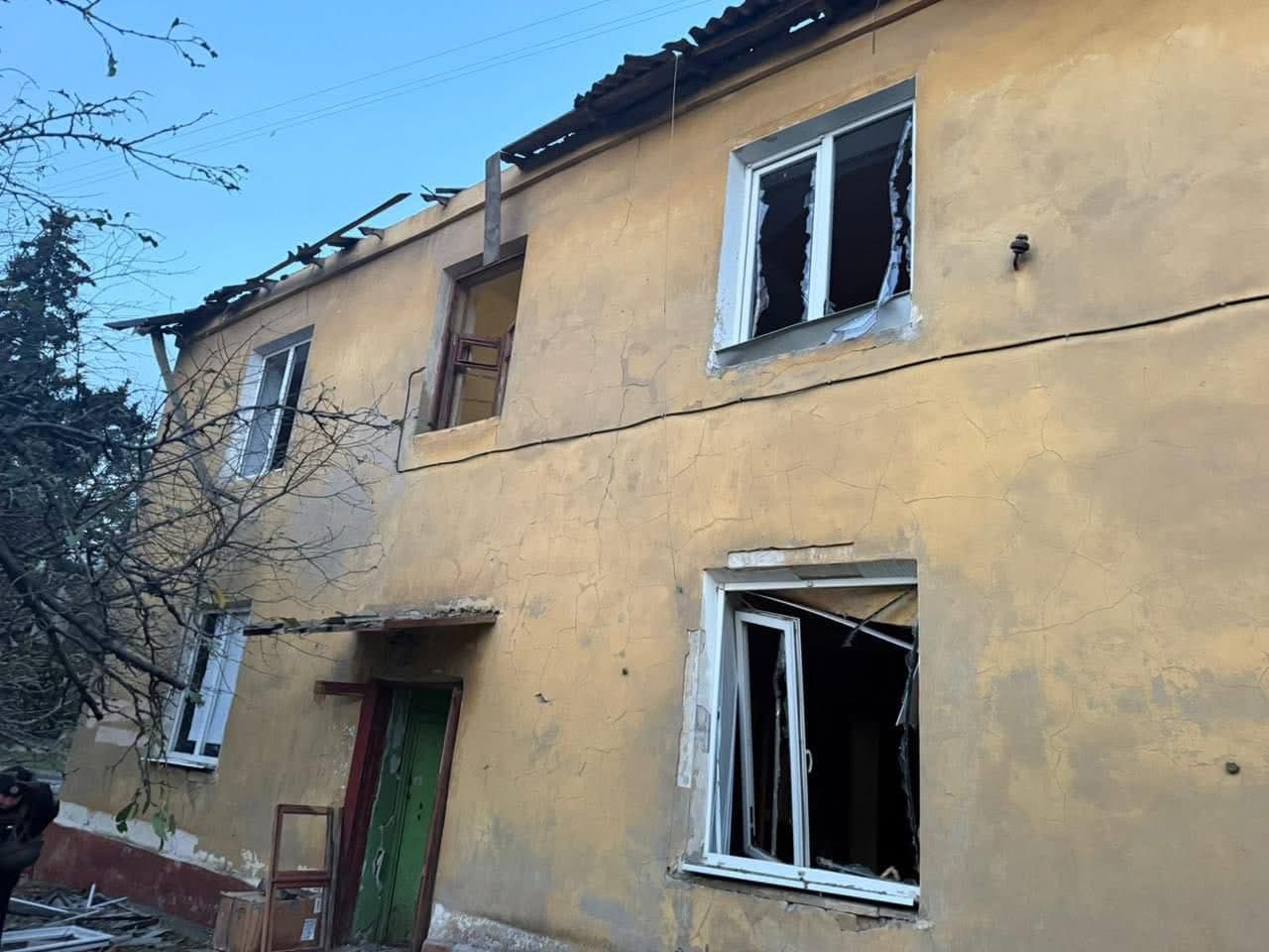 <em>Російські війська завдали удару по багатоповерхівці в Краматорську. Фото: МВА</em>