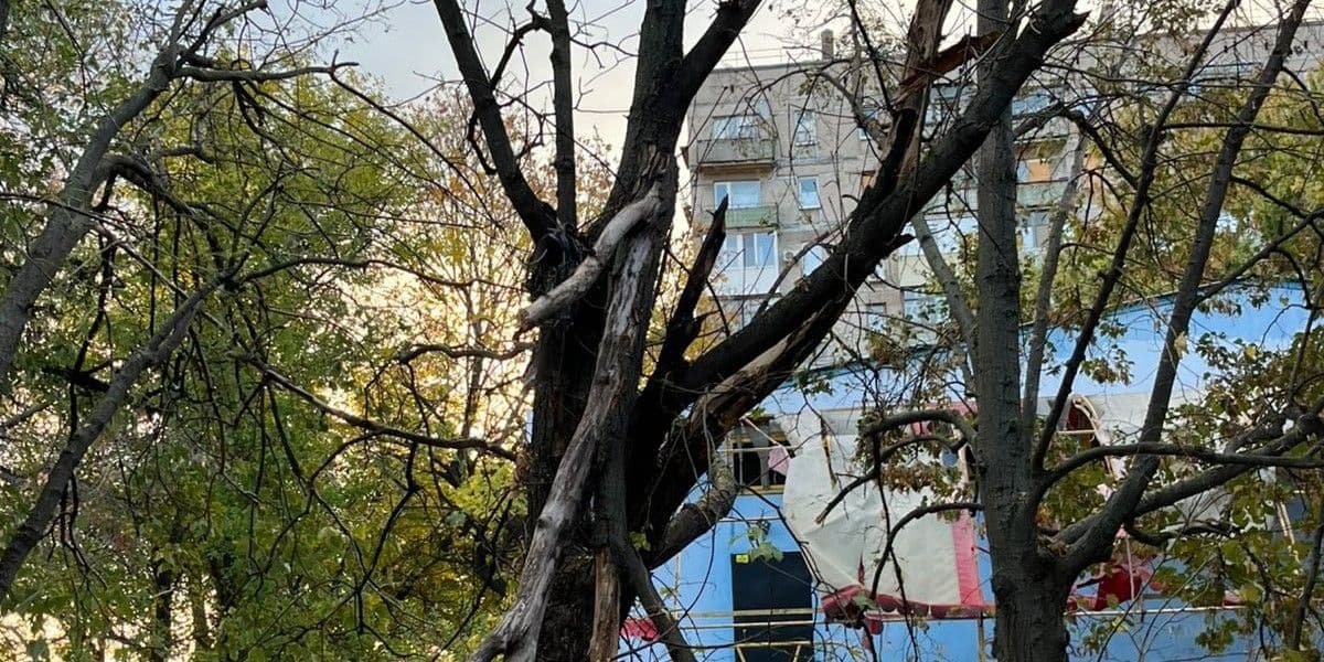 <em>Наслідки російської дронової атаки на Краматорськ 16 жовтня 2025 року. Фото: Facebook/Олександр Гончаренко</em>