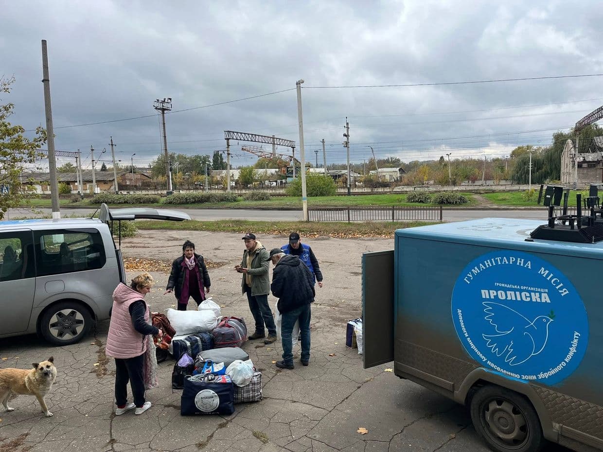 <em>Місія "Проліска" продовжує евакуацію людей з фронтової Костянтинівки на Донеччині.</em> <em>Фото: Євгена Ткачева, Місія Проліска.</em>