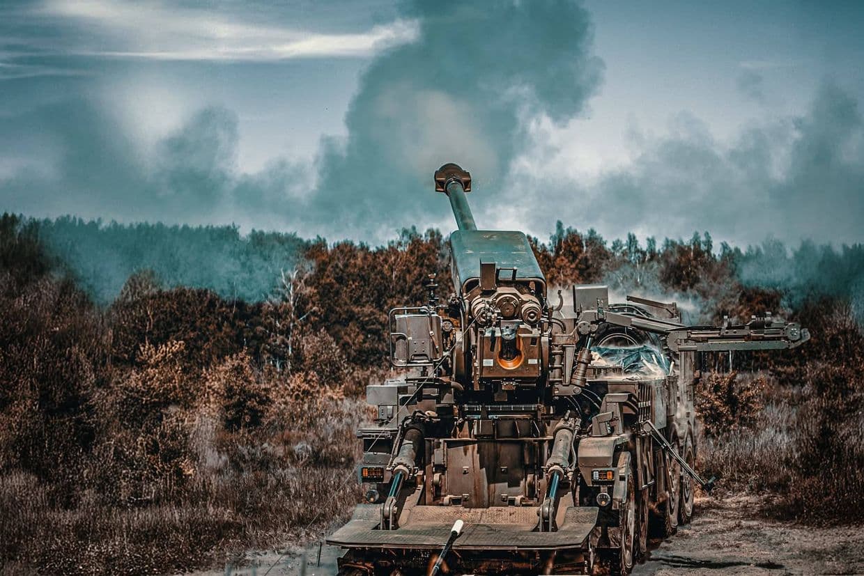 <em>Стріляє САУ. Фото: Генштаб ЗСУ</em>