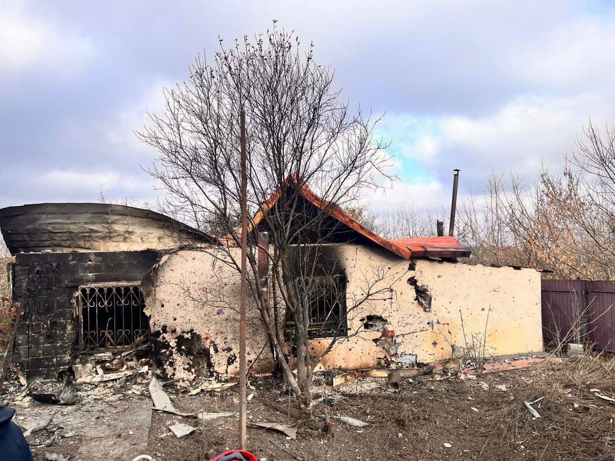 Від російських обстрілів постраждали три райони Донеччини: які наслідки