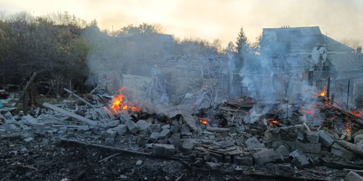 Вогнеборці показали, як гасили пожежу після дронової атаки на Краматорськ (фото, відео)