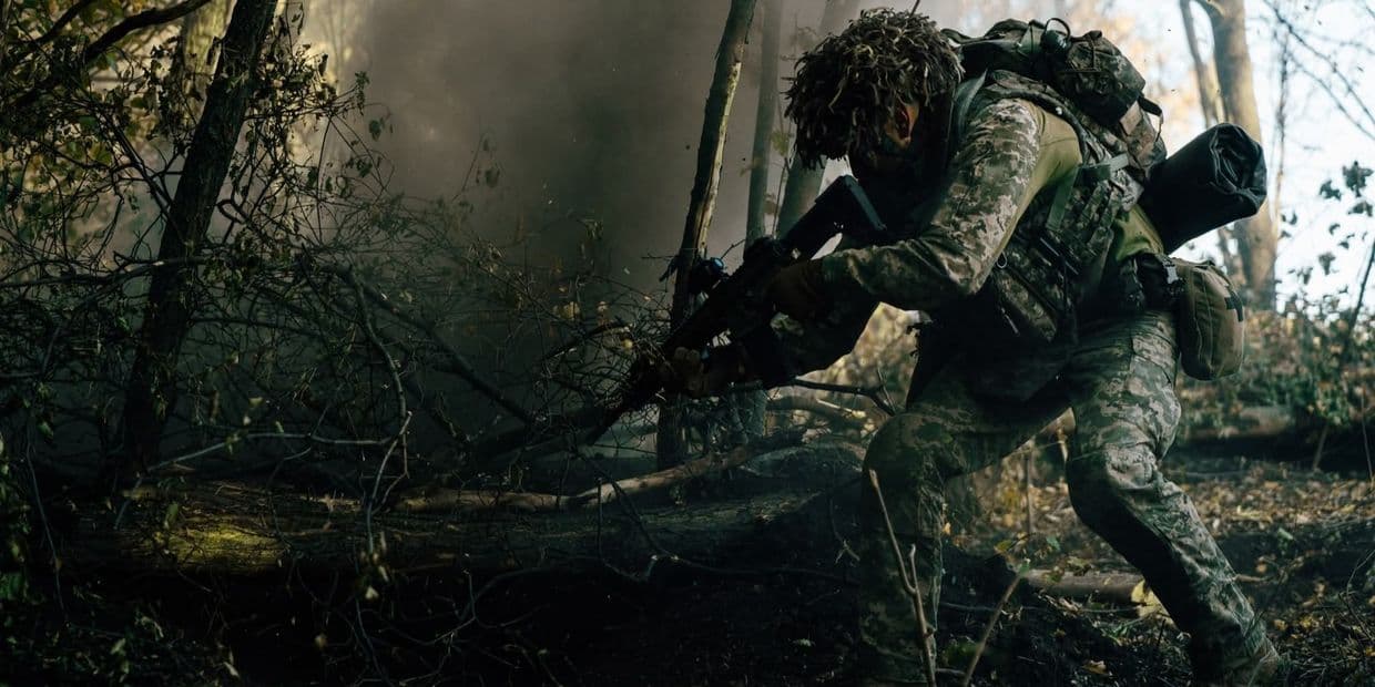 <em>Український захисник. Фото: Відділення комунікацій 82-ї окремої десантно-штурмової Буковинської бригади ДШВ ЗСУ</em>