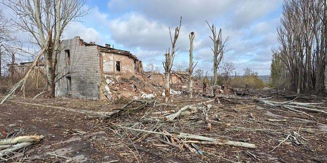 Росіяни продовжують нищити Донеччину: руйнувань зазнали 12 цивільних об’єктів (фото)