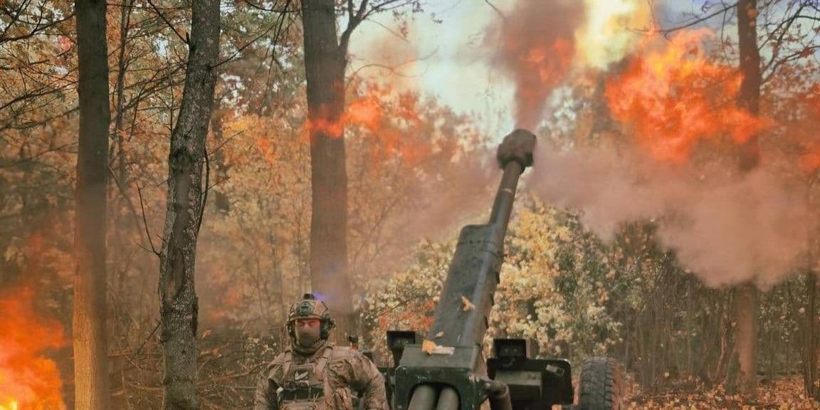 <em>Стреляет пушка Д-30. Фото: 73-й морской центр ССО</em>