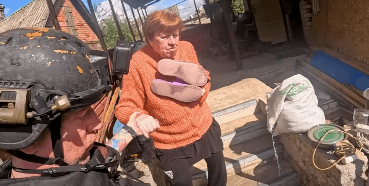 <em>Евакуація з Костянтинівки, жовтень 2025 року. Скриншот з відео НПУ</em>