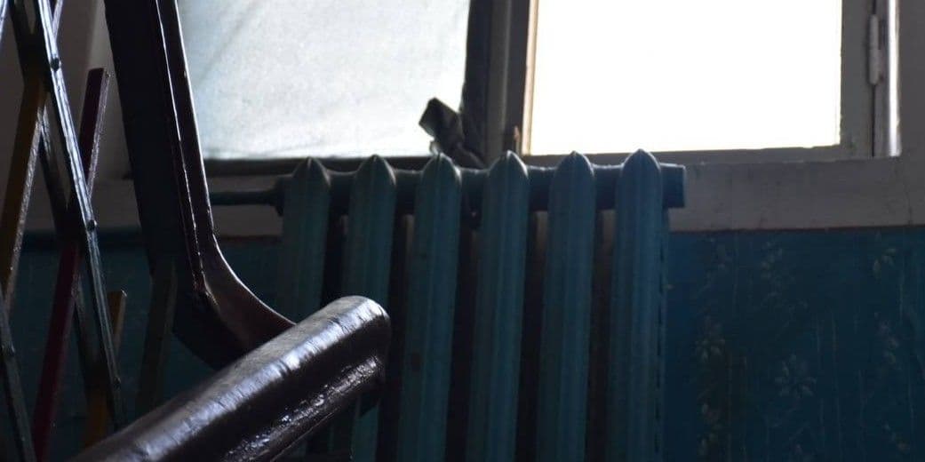 <em>Радіатор опалення у під'їзді багатоквартирного будинку. Фото: Краматорська міська рада</em>