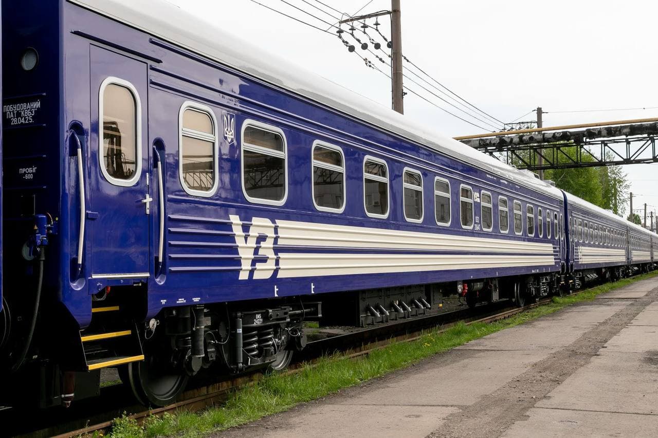 <em>"Укрзалізниця" отримала перші нові плацкартні вагони в історії незалежної України, травень 2025 року. Вони стали у склад поїзда №104/103 Львів-Краматорськ. Фото: "Укрзалізниця"</em>