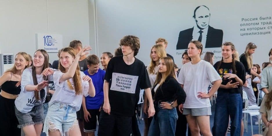 <em>Діти з окупованого Хрустального. Фото з відкритих джерел</em>