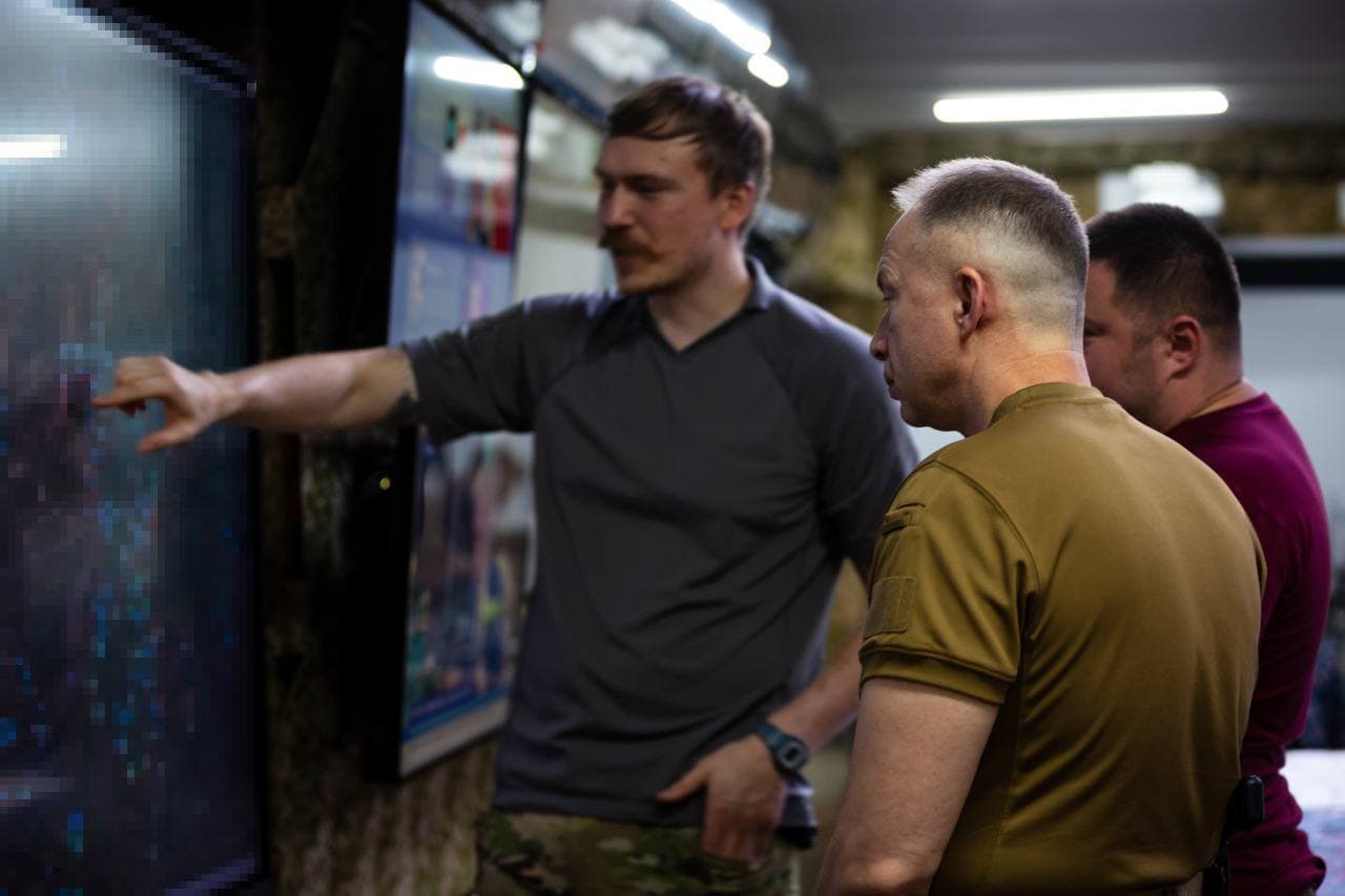 <em>Денис Прокопенко и Александр Сырский. Фото: Главнокомандующий ВСУ</em>