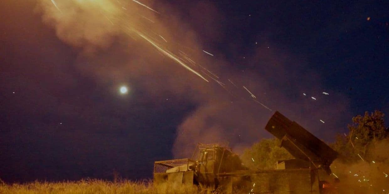 <em>Боевая работа РСЗО "Град" на Торецком направлении. Фото: 1-й корпус НГУ "Азов"</em>