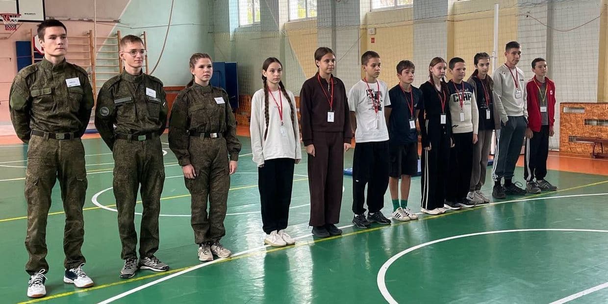 <em>Школярі окупованої Луганщини. Фото з відкритих джерел</em>