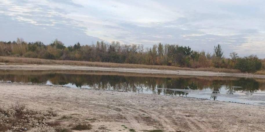 На оккупированной Донетчине катастрофически мелеет Павлопольское водохранилище (фото)