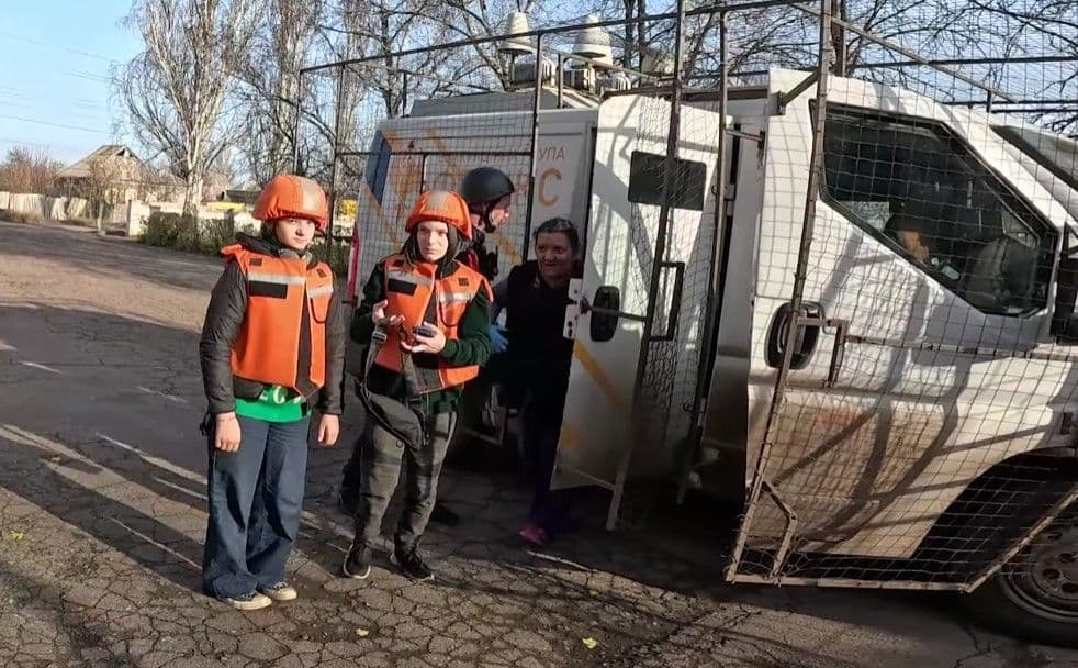 Рятувальники евакуювали з Дружківки ще 4 дітей та 4 дорослих (фото, відео)