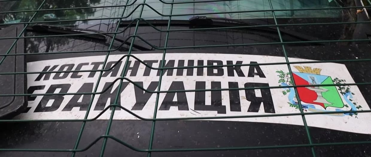 З Костянтинівки евакуювали 2 сестер із 5 котами та 3 папугами (відео)