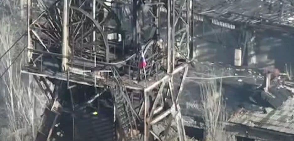 Морпіхи "зняли" російський триколор з шахти "Мирноградвугілля" та знищили тих, хто його встановив (відео)