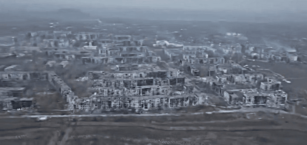 Армія рф не шкодує важких ФАБів, б'є ними по житлових кварталах Мирнограда (фото)