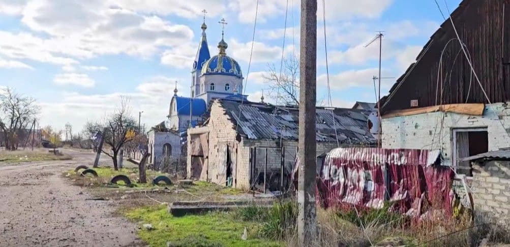 У Лимані на Донеччині дрони ганяються за людьми: з міста евакуювали 12 цивільних (відео)
