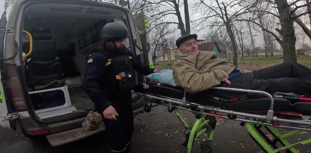 З прифронтової Дружківки рятувальники вивезли ще двох цивільних, зокрема маломобільну людину (відео)