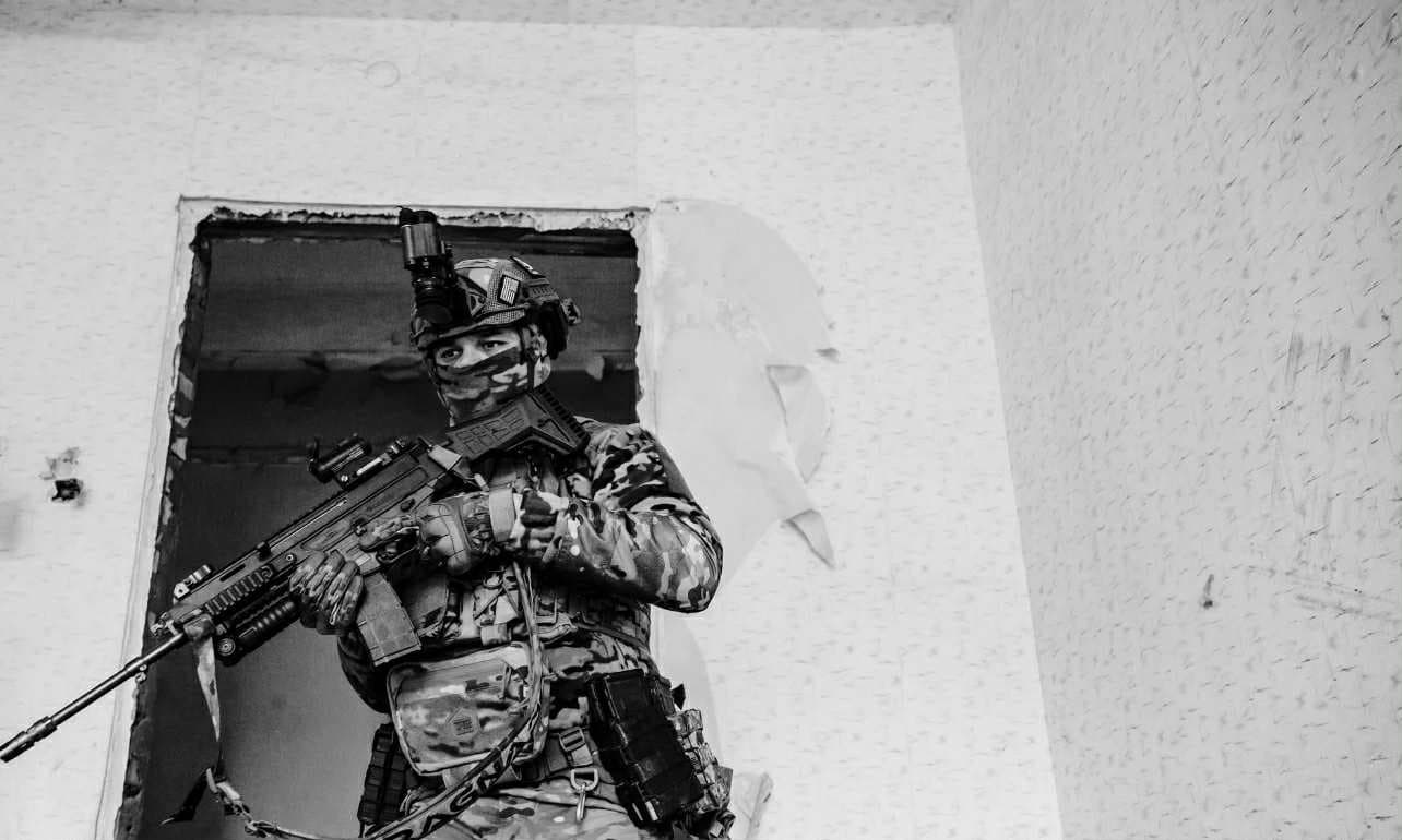 <em>Військовий, зброя, ЗСУ, війна, вуличні бої</em>. <em>Фото: Артема Гвоздкова, 11 армійський корпус</em>