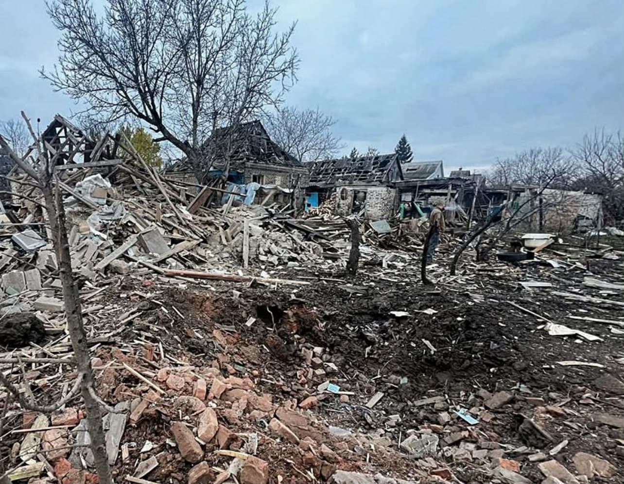 <em>Двох людей поранено через російські обстріли Донеччини. Фото: поліції</em>