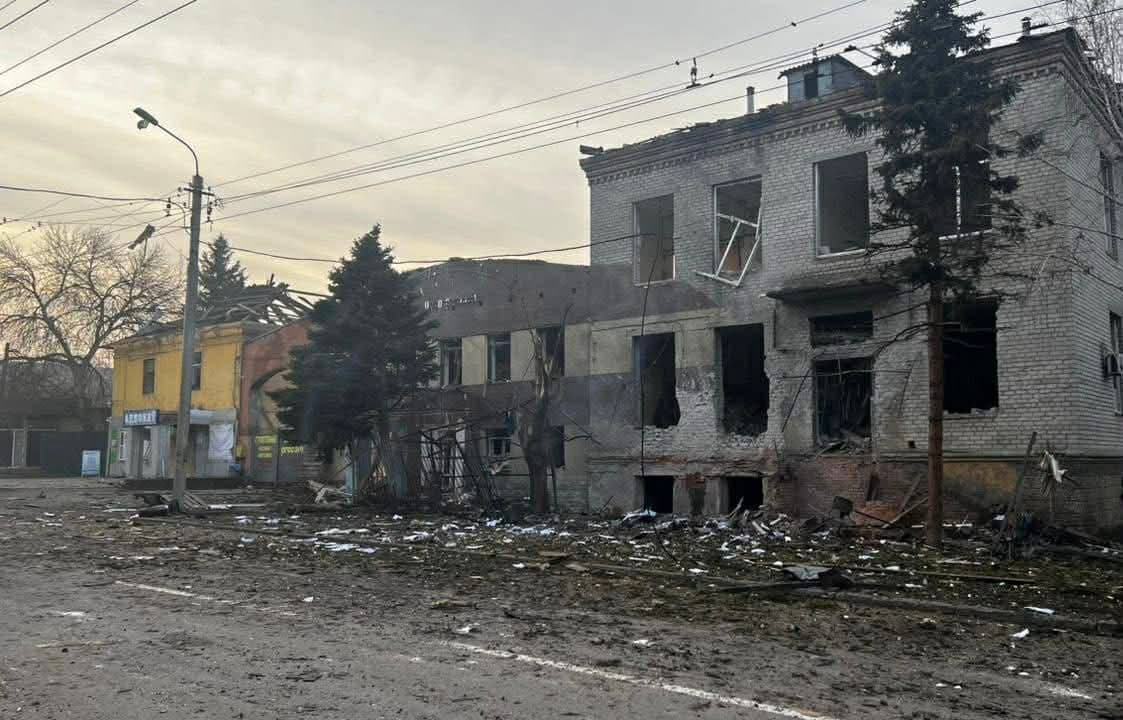 <em>22 листопада 2025 року о 21:50 російські війська завдали удару по Краматорську. Фото: МВА</em>