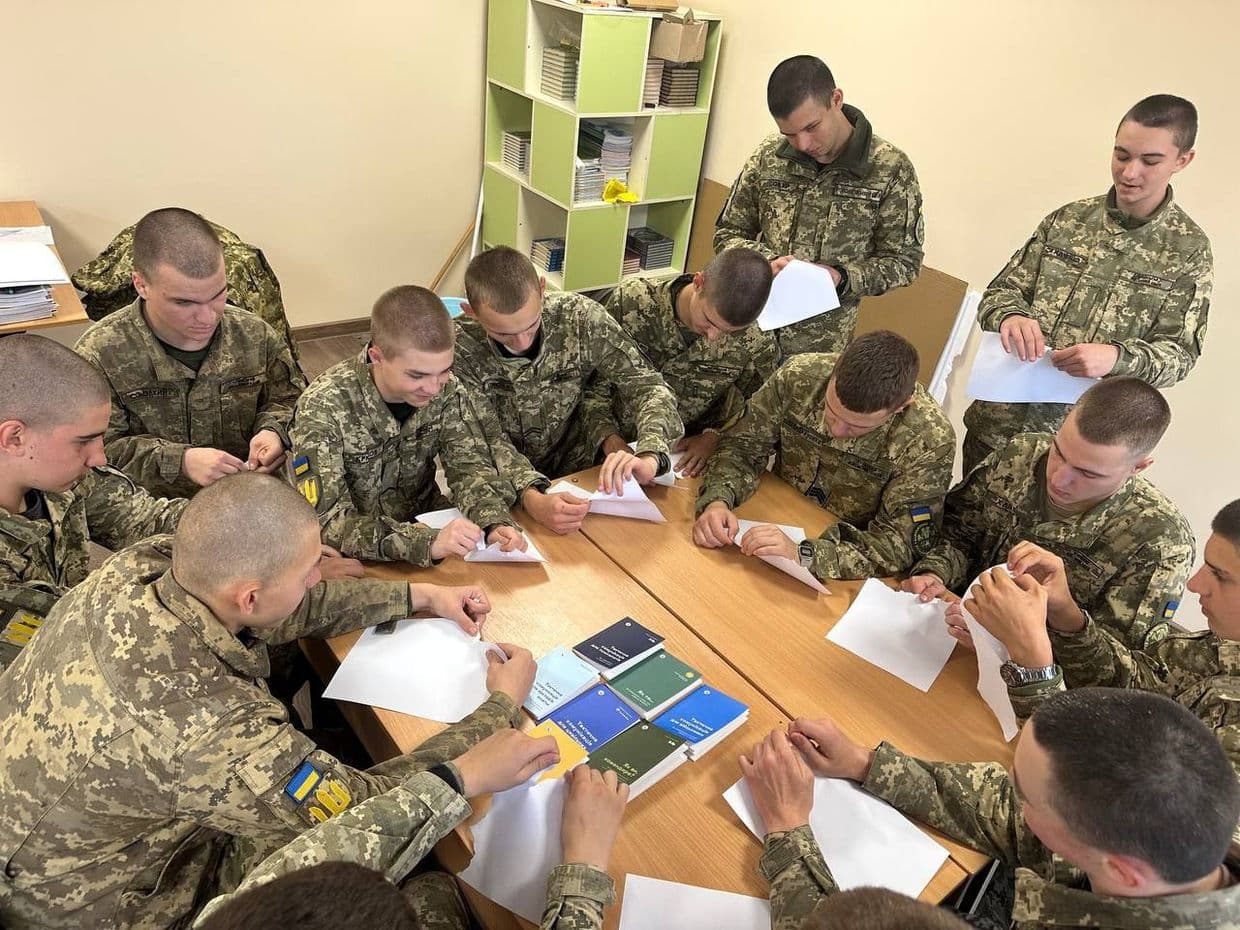 Здобувачі освіти Луганського обласного ліцею з посиленою військово-фізичною підготовкою. Фото з фейсбук-сторінки навчального закладу