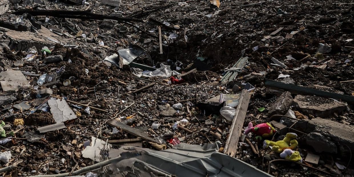 <em>Наслідки російського удару по Костянтинівці, жовтень 2025 року. Фото: 24 ОМБр</em>