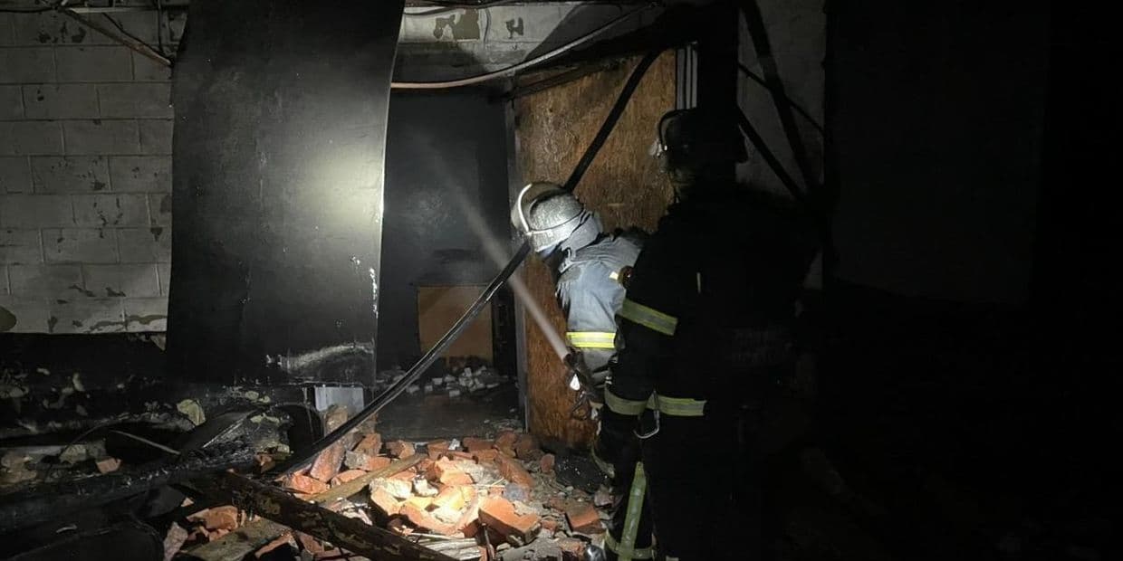 Унаслідок російських ударів по Дружківці та Боковому палали житловий будинок і підприємство (фото)