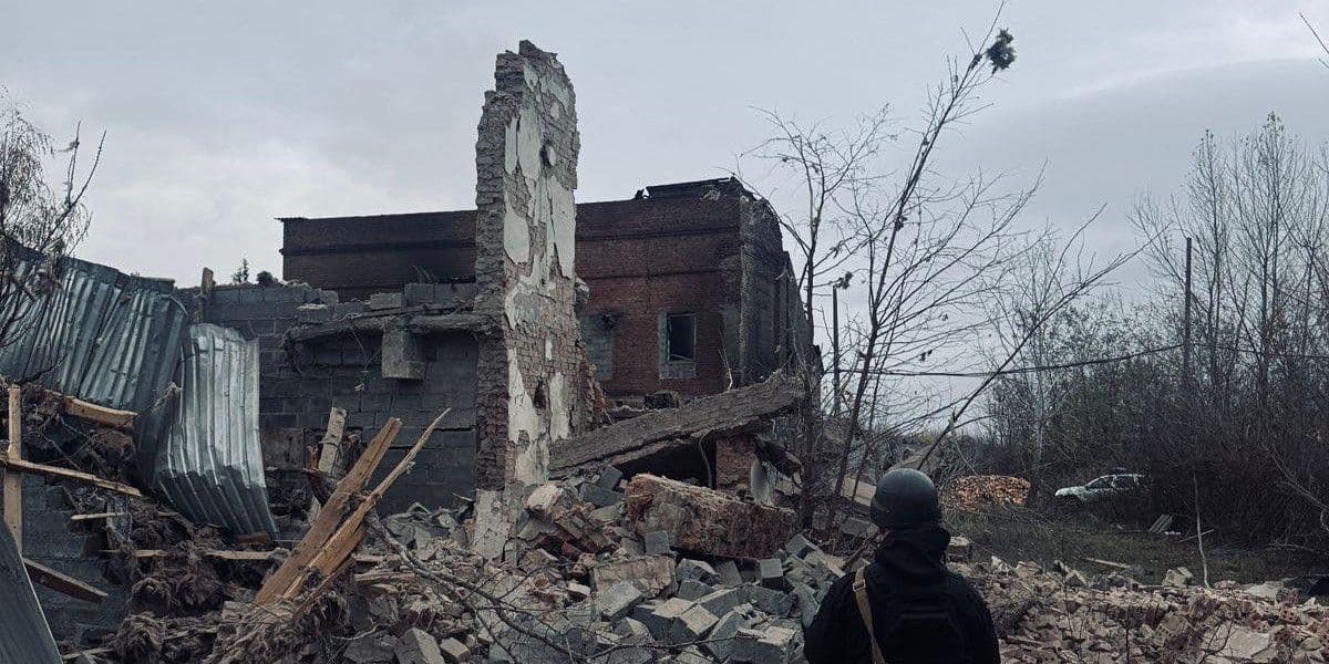 <em>Наслідки російського дронового удару по Слов'янську 1 листопада 2025 року. Фото: Facebook/Вадим Лях</em>