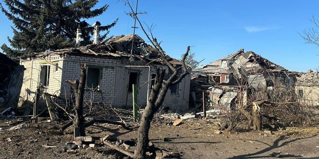 Унаслідок учорашніх обстрілів Донеччини є руйнування будинків, загиблі та поранені цивільні (фото)