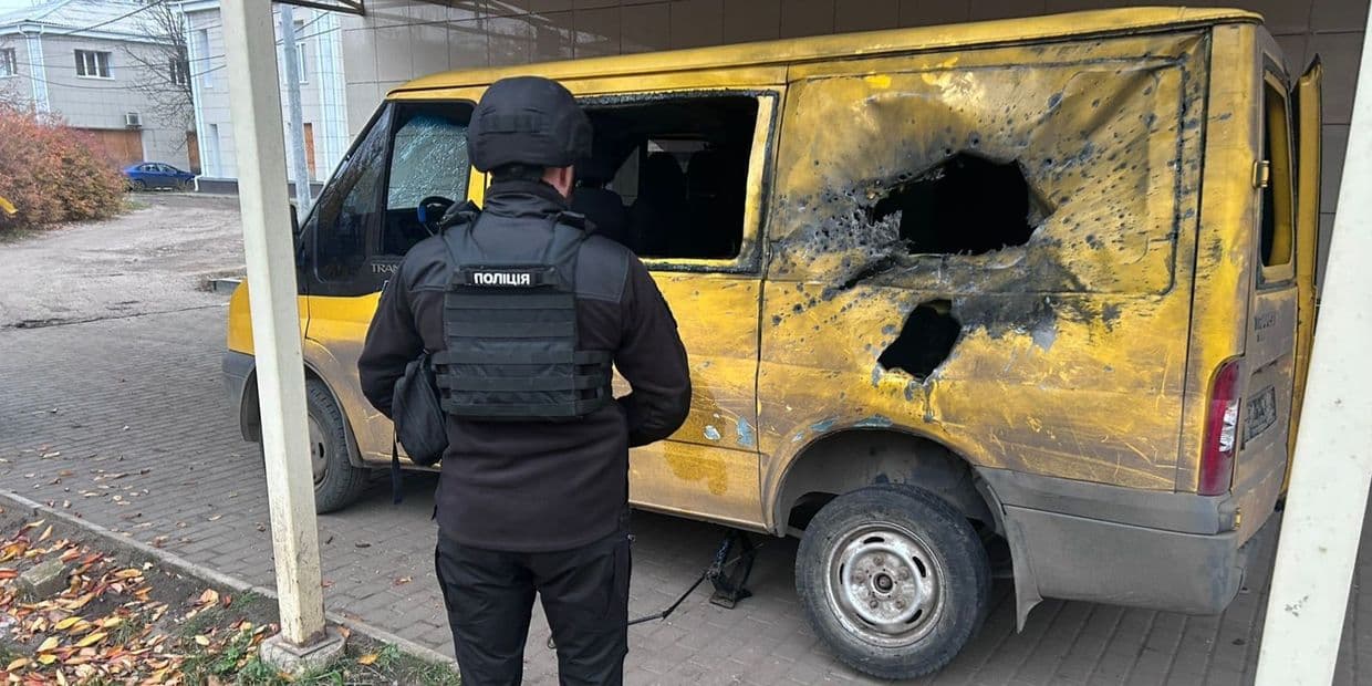 Учора росіяни вбили дроном цивільну людину та пошкодили мікроавтобус