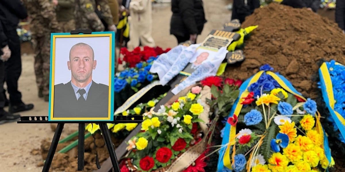 На Донетчине провели в последний путь полицейского Виталия Олейникова, погибшего на войне (фото)