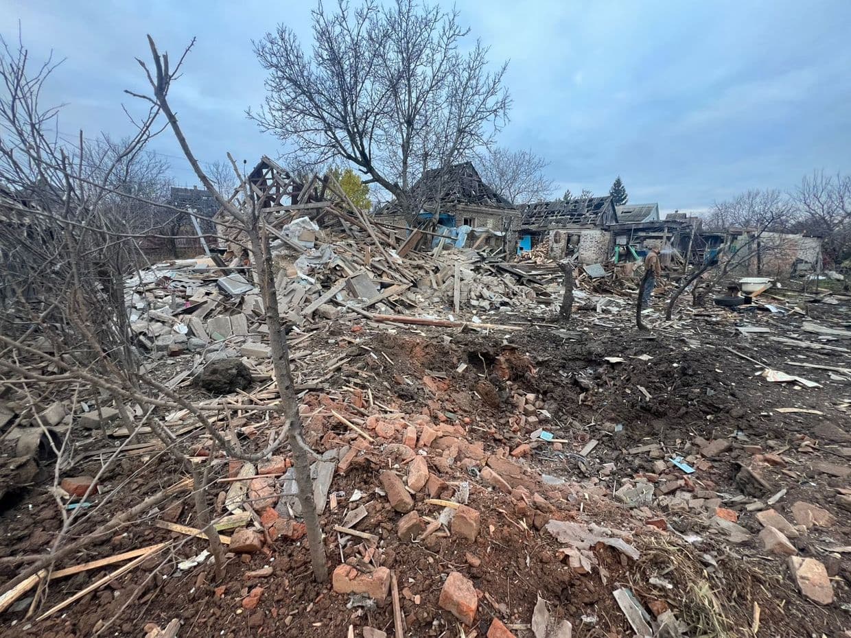 "Шахеды" российских захватчиков били по жилым домам в Краматорской громаде: есть разрушения (фото)