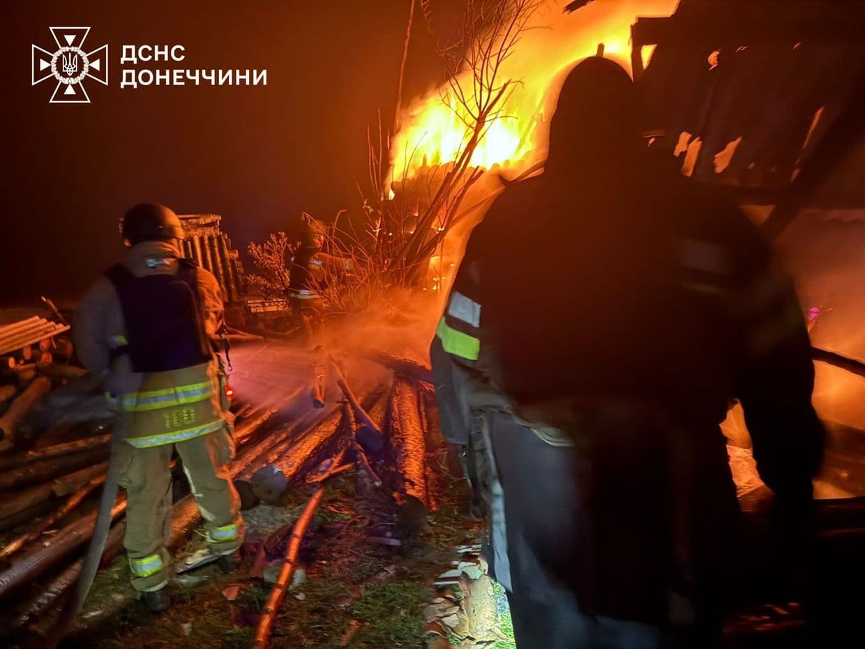 <em>На Донеччині надзвичайники ліквідували ще дві пожежі. Фото: ДСНС</em>