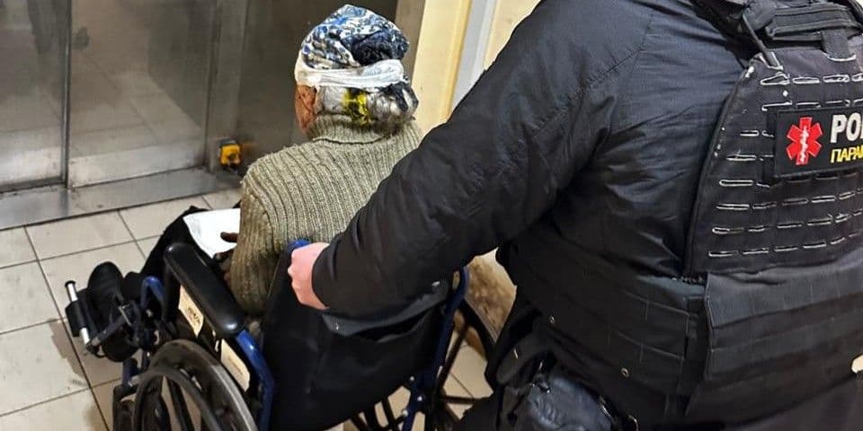 Росіяни вдарили по автівці у Костянтинівці: постраждала жінка