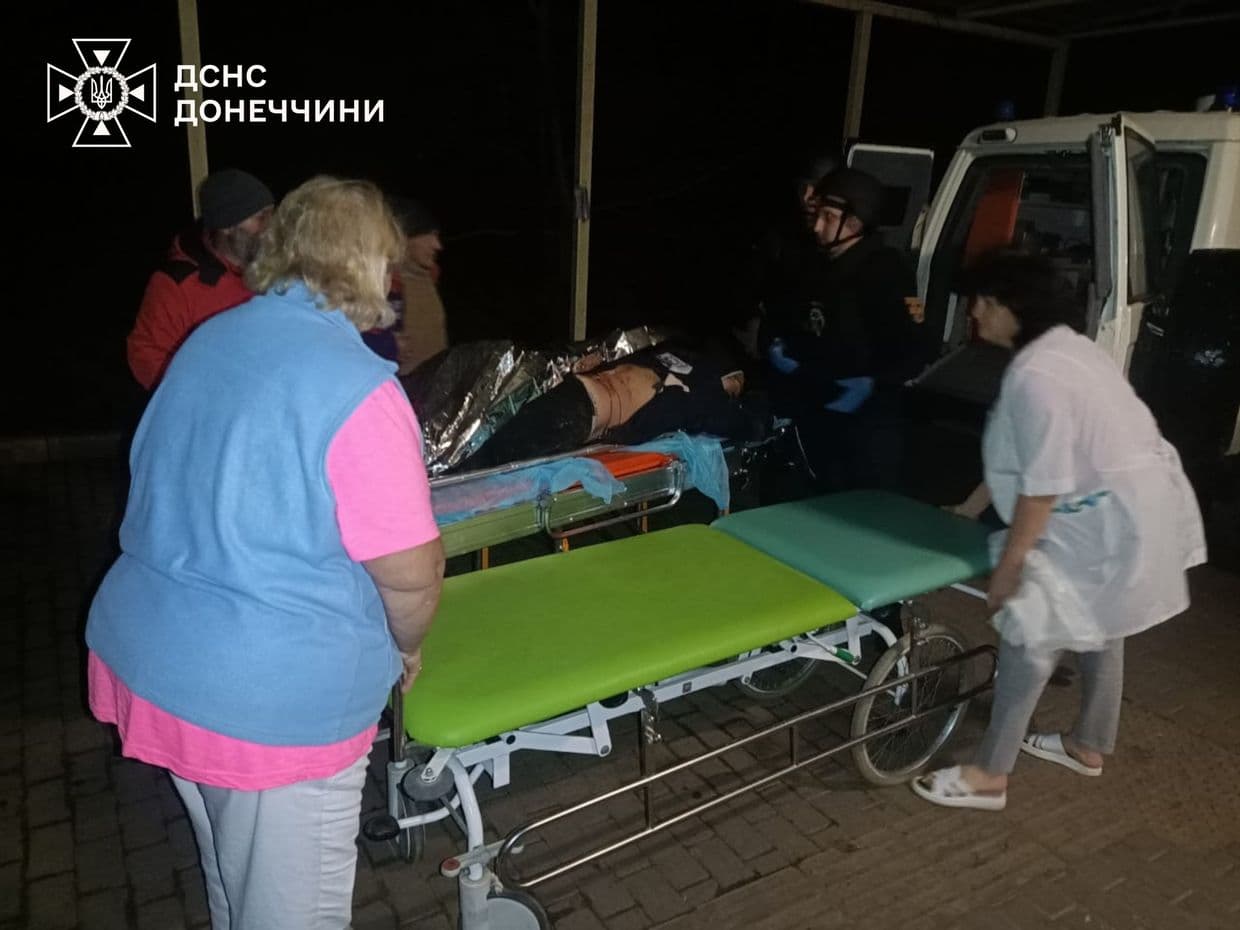 Рятувальники ДСНС показали, як надавали допомогу пораненому у Краматорську (фото)