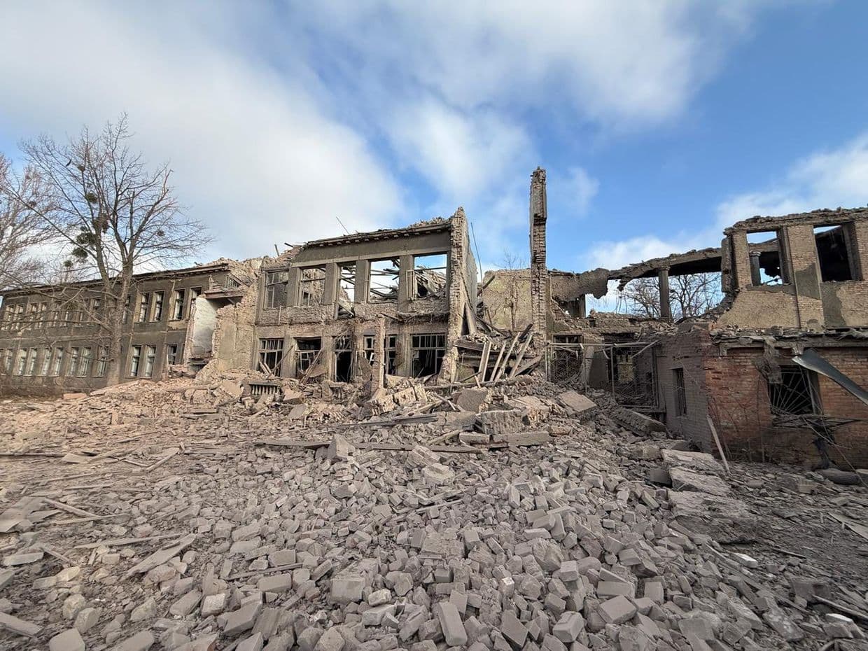 Росіяни скинули на Слов'янськ 500-кілограмову авіабомбу: є руйнування (фото)