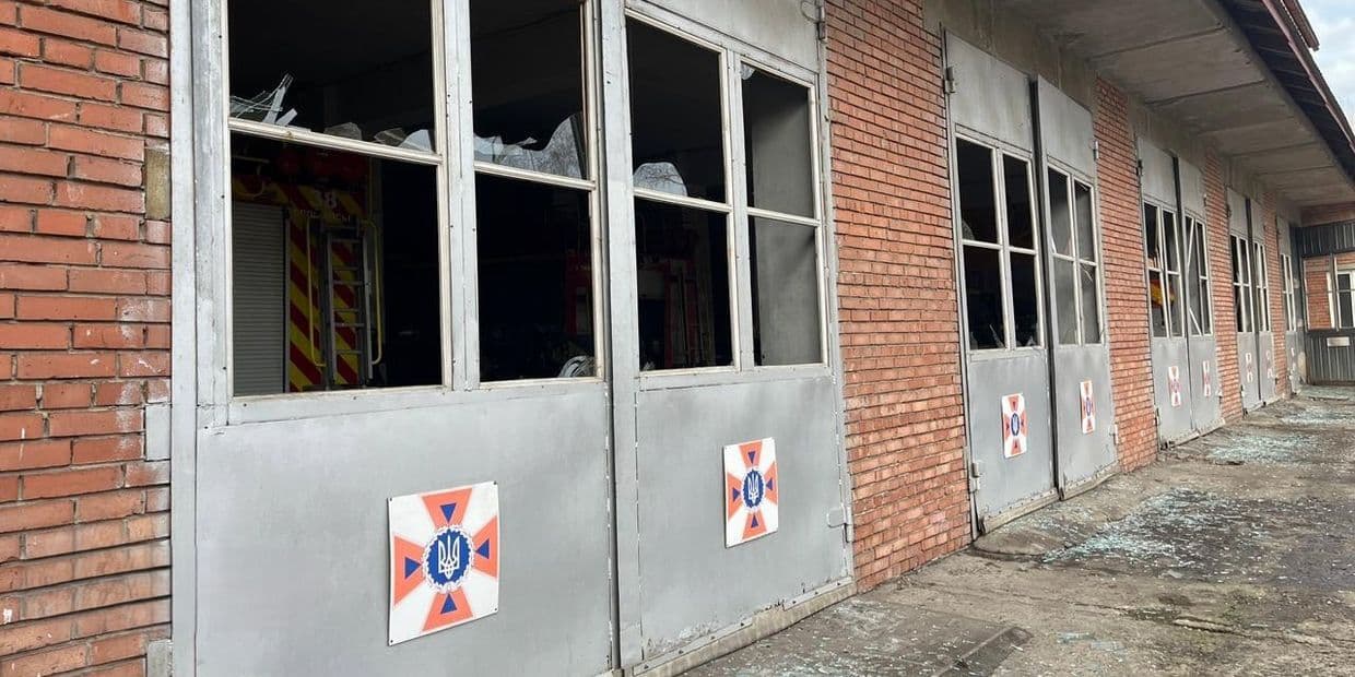 <em>Наслідки російського обстрілу ДПРЧ у Слов'янську 25 листопада 2025 року. Фото: ДСНС Донеччини.</em>