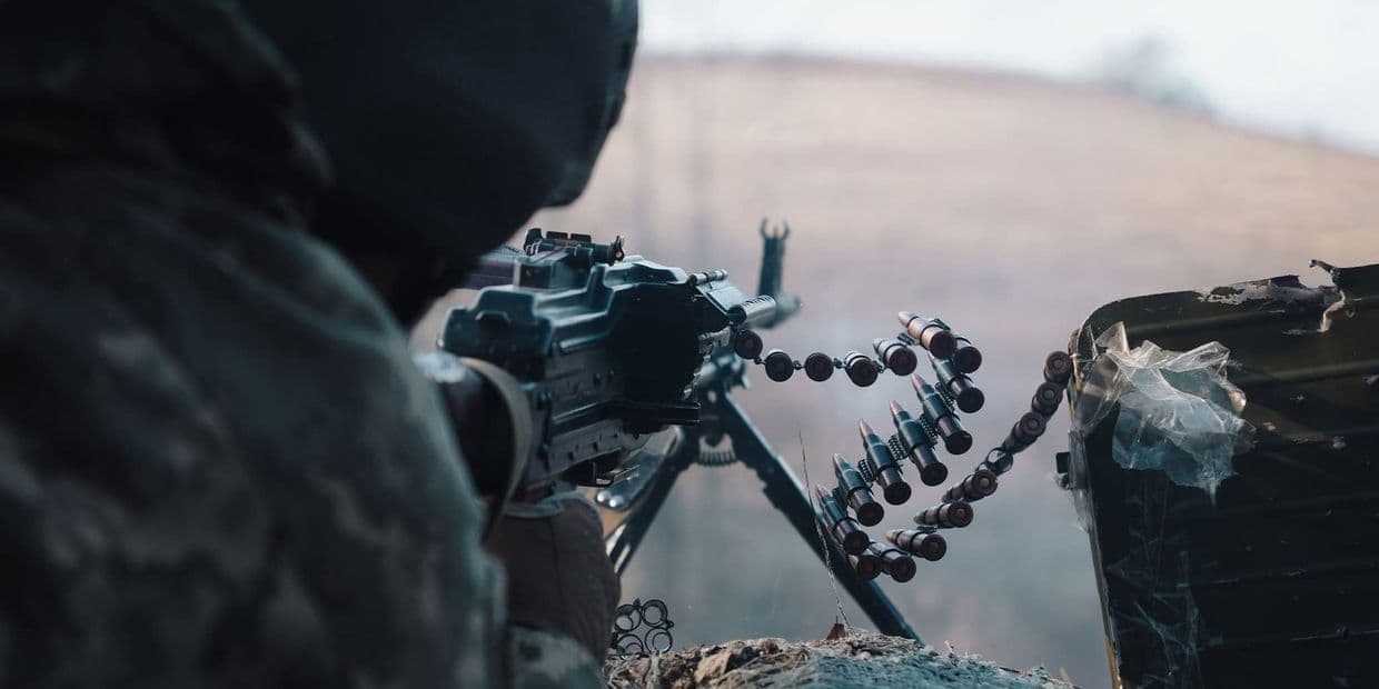 <em>Стріляє кулеметник. Фото: 103 ОБрТрО</em>