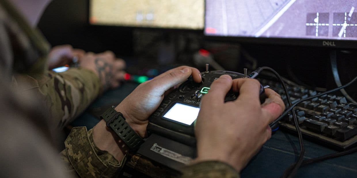 <em>Дронарі за роботою. Фото: 93 ОМБр</em>