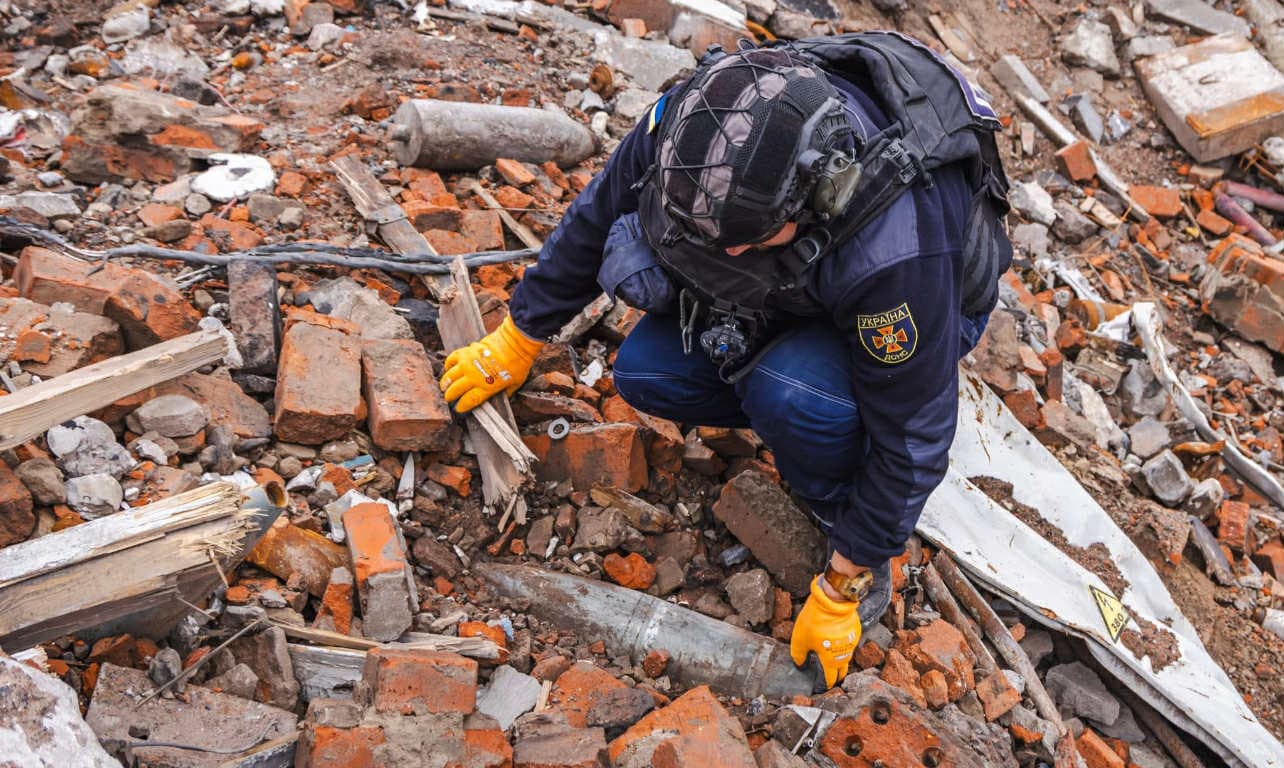 <em>На Донеччині ситуація з мінною загрозою залишається критичною. Фото: ДСНС</em>