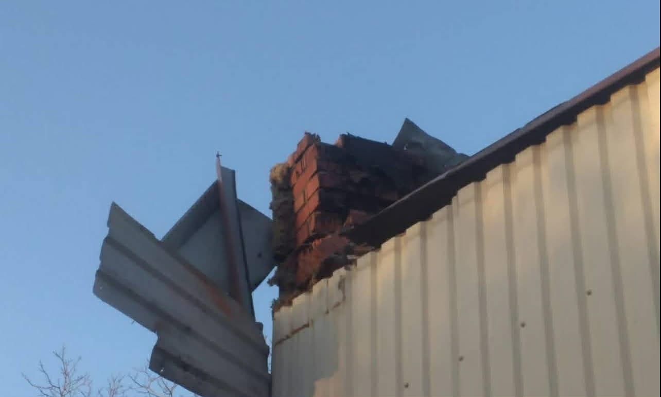 На Донеччині ворожий безпілотник пошкодив будівлю пожежно-рятувальної частини