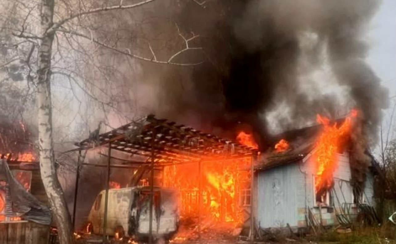 Ворог атакував Святогірськ безпілотниками, горіли будинки для відпочинку (фото)