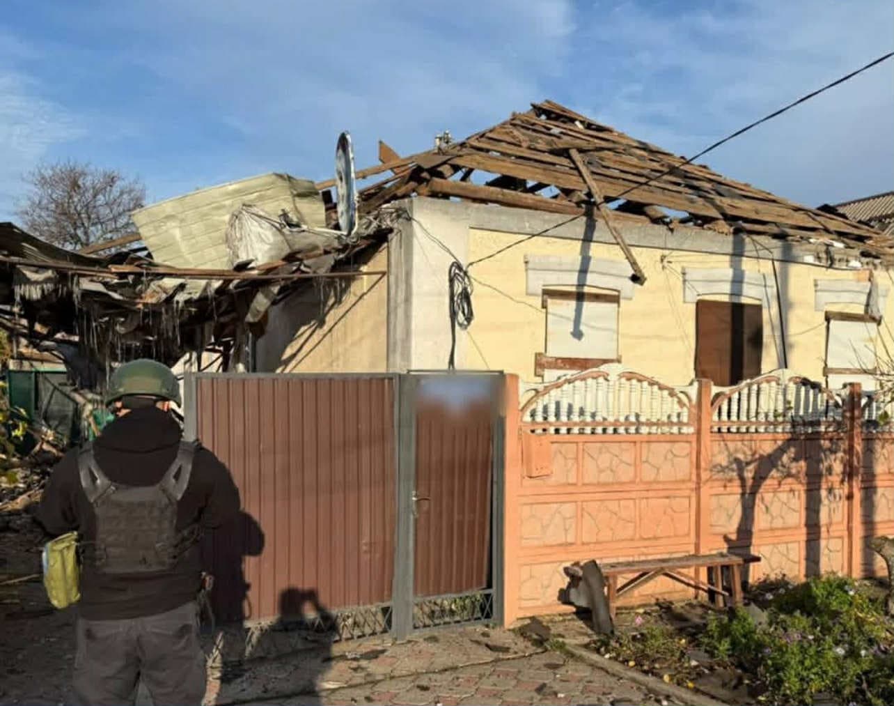 <em>Последствия обстрелов в Донецкой области. Фото: полиции.</em>