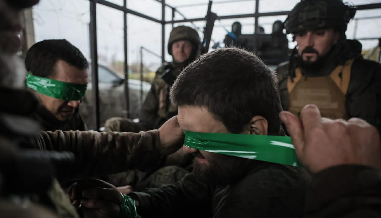 Піші групи обирають здатися: військові розповіли про контингент полонених росіян на Покровському напрямку