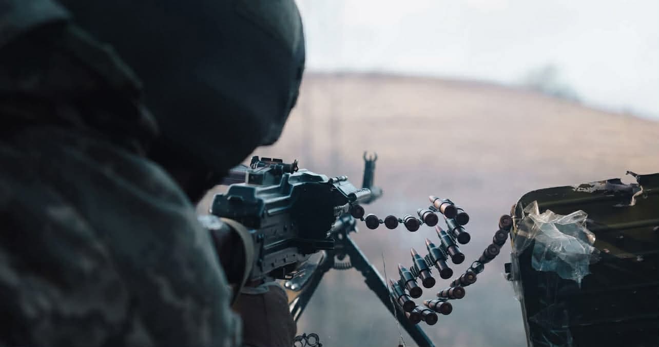 <em>Военный ВСУ, стреляет, фронт. Фото: 103 обрТрО им. митр. А. Шептицкого, 2025</em>