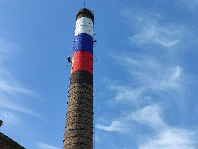 <em>Труба оккупированного россиянами Лутугинского научно-производственного валкового комбината. Фото из открытых источников</em>