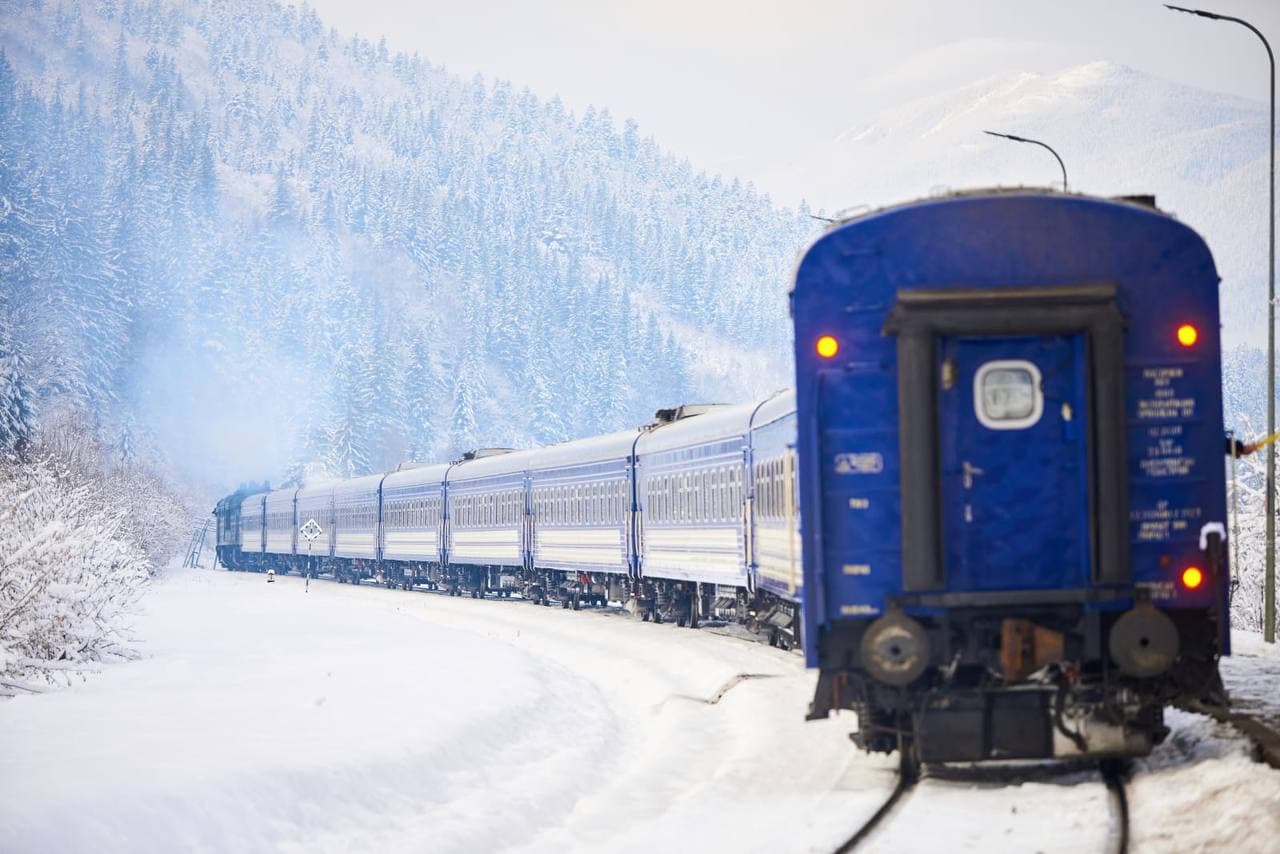 <em>Пасажирський поїзд дальнього сполучення. Фото: Укрзалізниця</em>