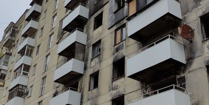 <em>Багатоповерхівка в окупованому Сіверськодонецьку, 8 листопада 2025 року. Фото з відкритих джерел</em>